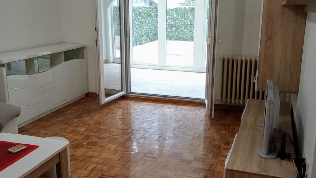 1a-sitting-room-glass-doors-Celebonovica-Bezanija-Beograd-flat-sale-tenanted-Expo-2027-prodaja-sa-zakupcima-tenanted-invest-estate-property-bitcoin-Serbia-2