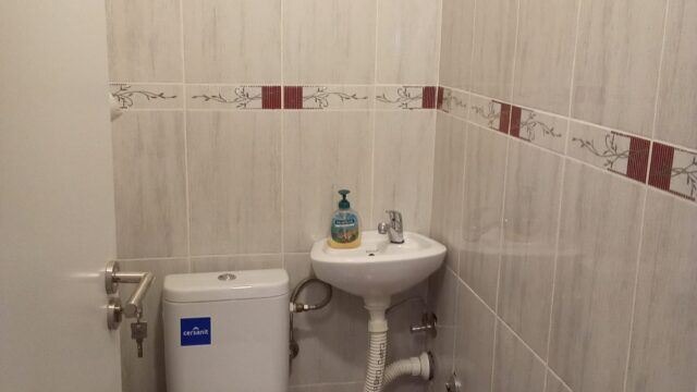 4-toilet-WC-Celebonovica-Bezanija-Beograd-flat-sale-tenanted-Expo-2027-prodaja-sa-zakupcima-tenanted-invest-estate-property-bitcoin-Serbia-1