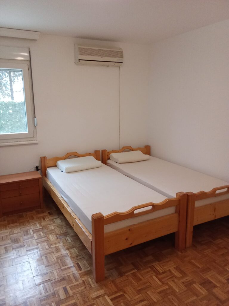 7a-bedroom-twin-beds-Celebonovica-Bezanija-Beograd-flat-sale-tenanted-Expo-2027-prodaja-sa-zakupcima-tenanted-invest-estate-property-bitcoin-Serbia-1