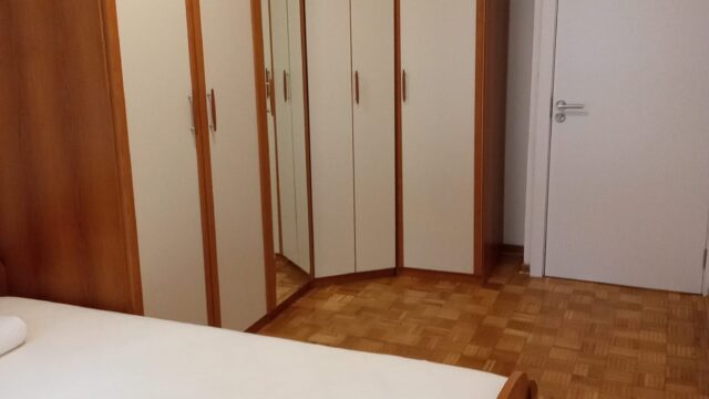 8a-bedroom-french-bed-Celebonovica-Bezanija-Beograd-flat-sale-tenanted-Expo-2027-prodaja-sa-zakupcima-tenanted-invest-estate-property-bitcoin-Serbia-1